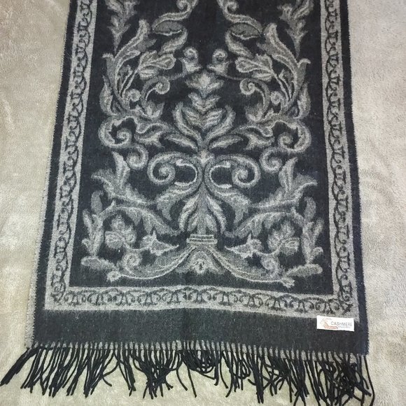 Black and Grey Soft 100% cashmere shawl - Picture 3 of 9